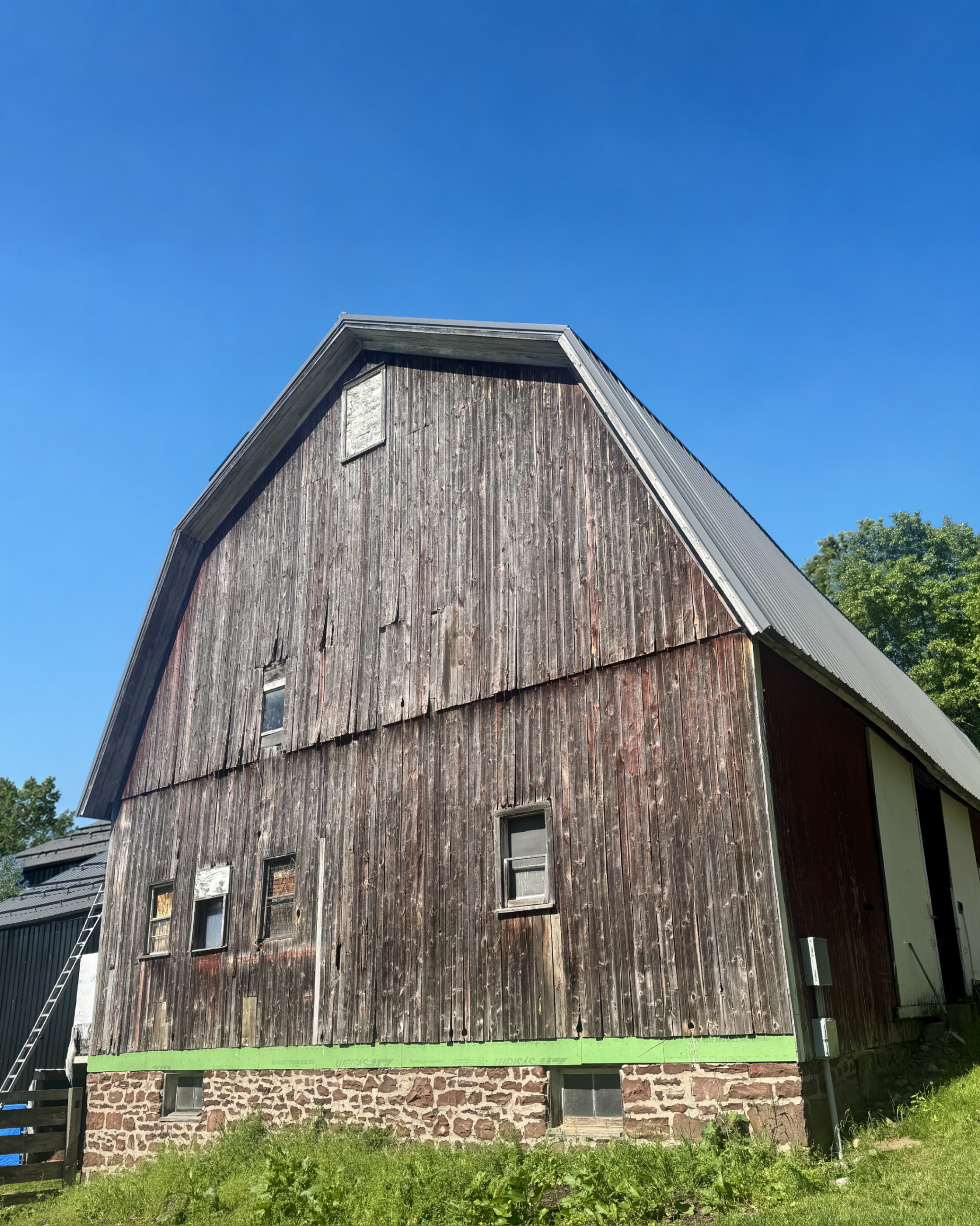Barn before restoration by Woodford Barn Repair